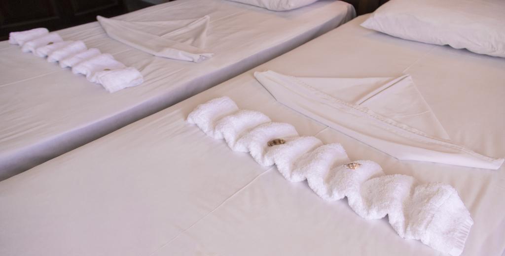 Hesperia Hotel Karlóvaszi Kültér fotó